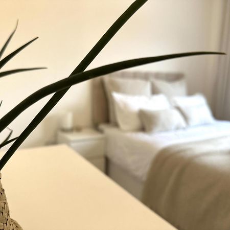 Private Room With En-Suite And Parking In Shared Flat 글라스고 외부 사진
