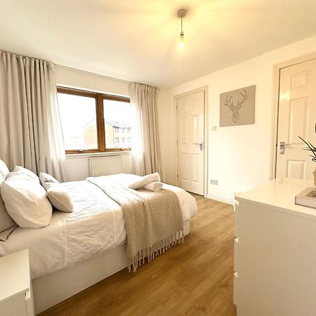 Private Room With En-Suite And Parking In Shared Flat 글라스고 외부 사진