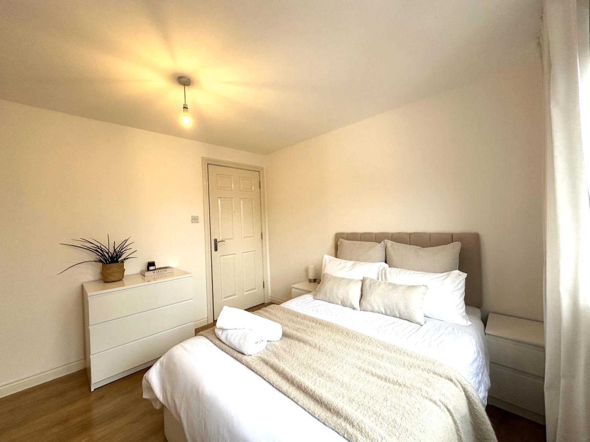 Private Room With En-Suite And Parking In Shared Flat 글라스고 외부 사진