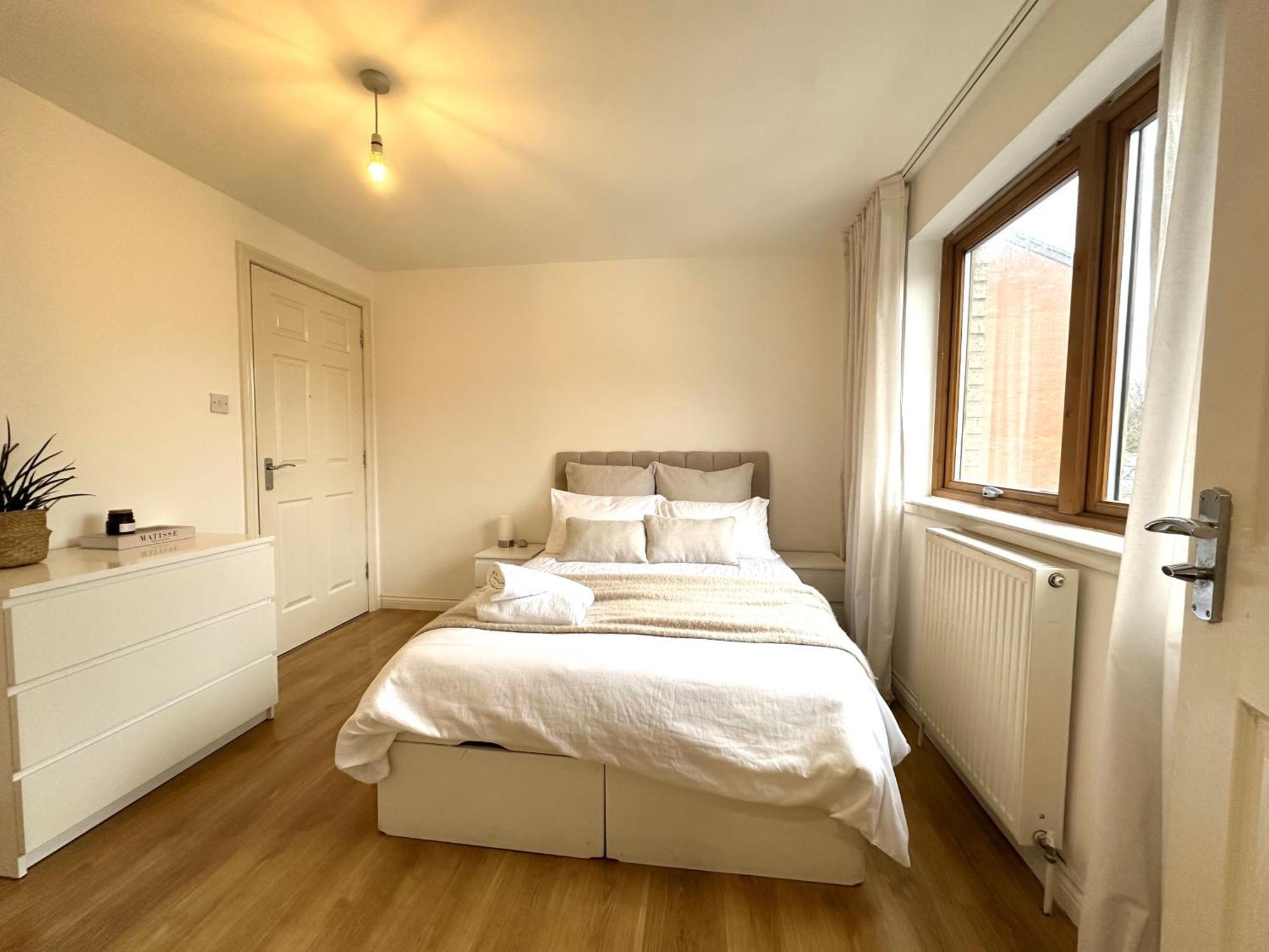 Private Room With En-Suite And Parking In Shared Flat 글라스고 외부 사진