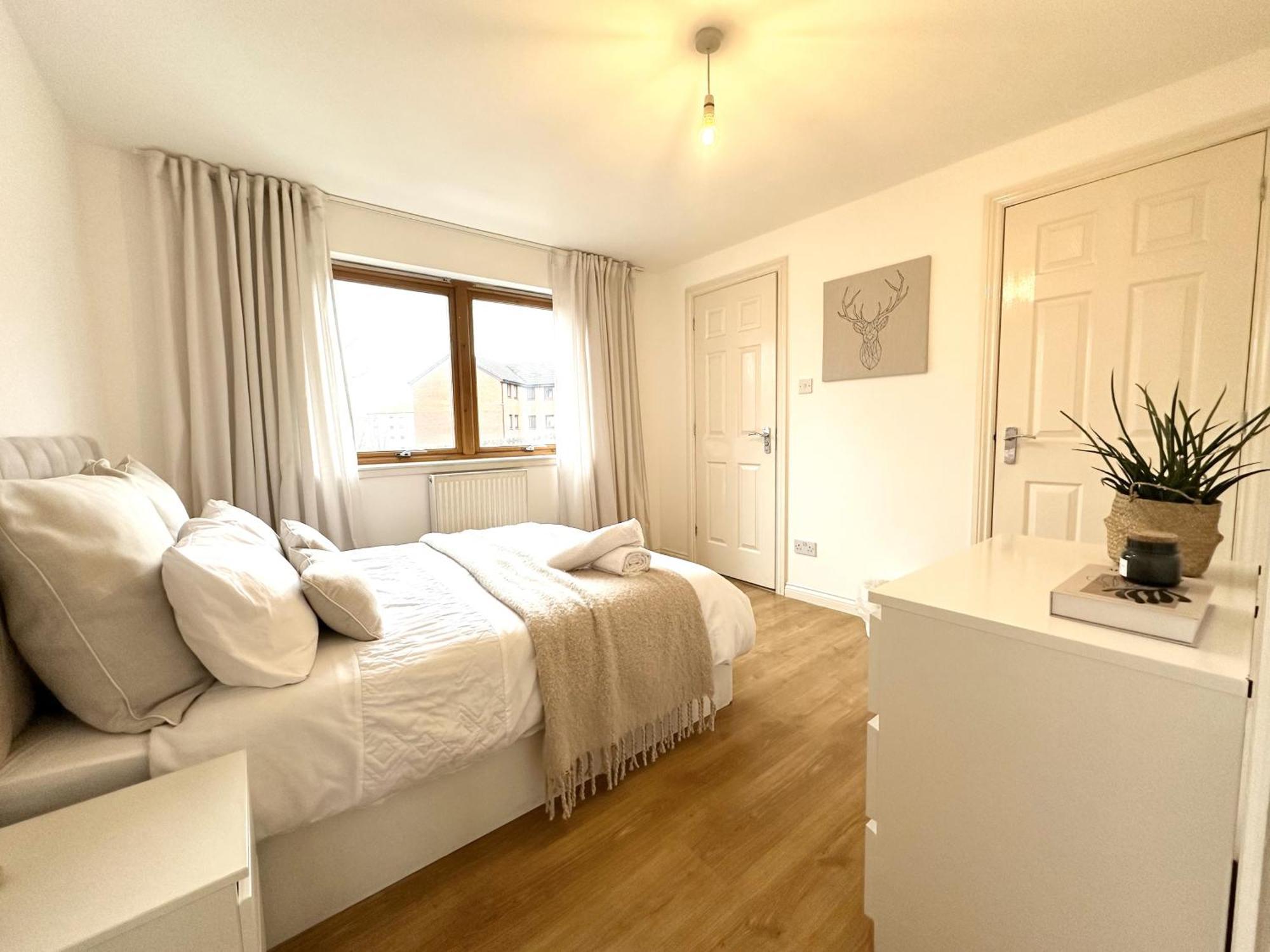 Private Room With En-Suite And Parking In Shared Flat 글라스고 외부 사진